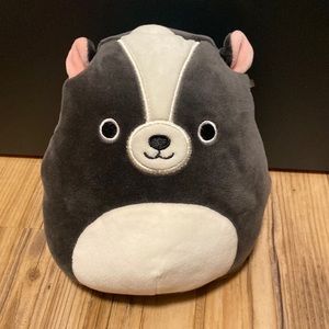 Skunk squishmallow